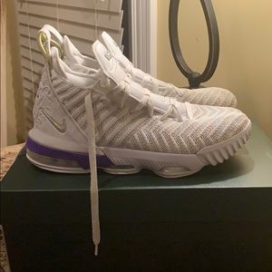 Lebron 16 Buzz Lightyear